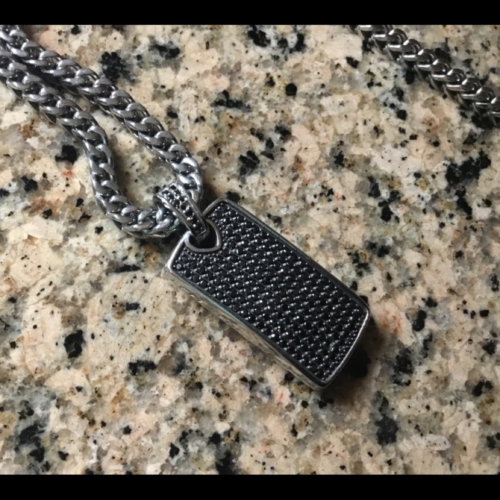 EXQUISITE PENANT AND 30” CHAIN